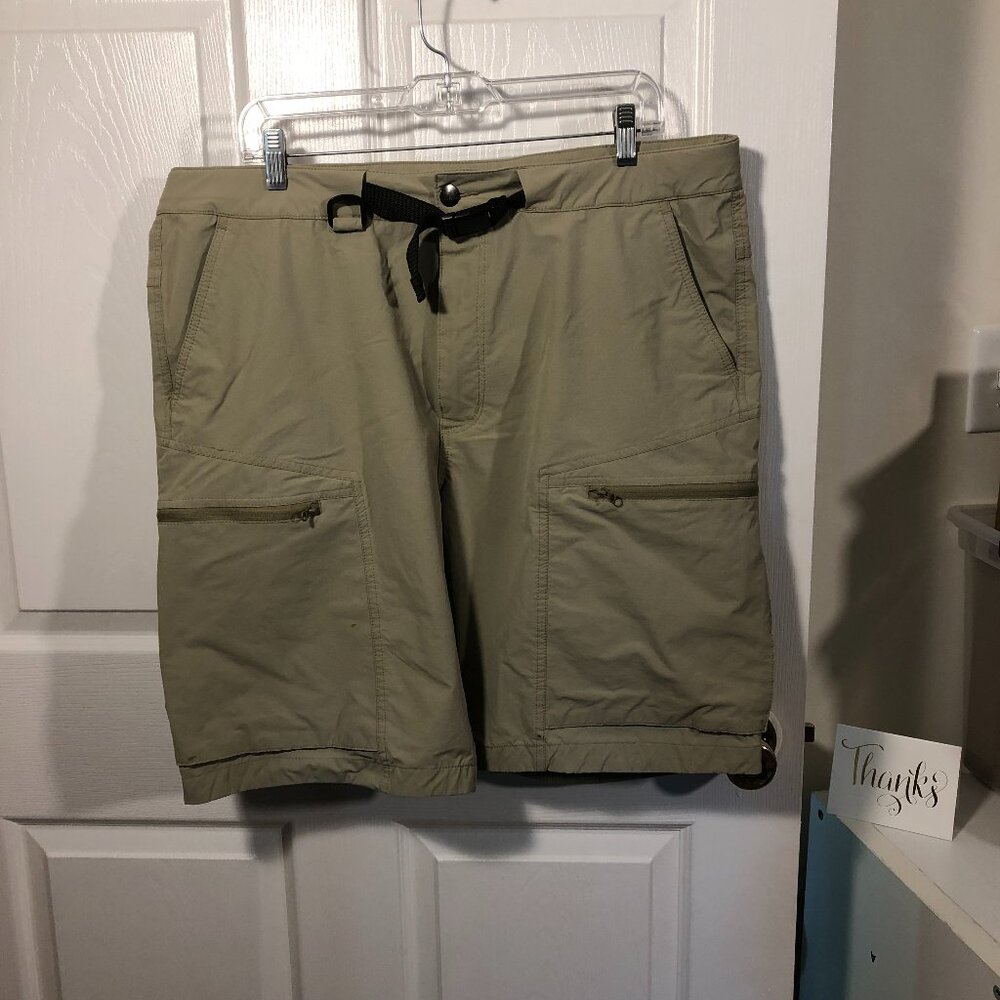 Free Soldier men  green fatigue cargo shorts size 38,